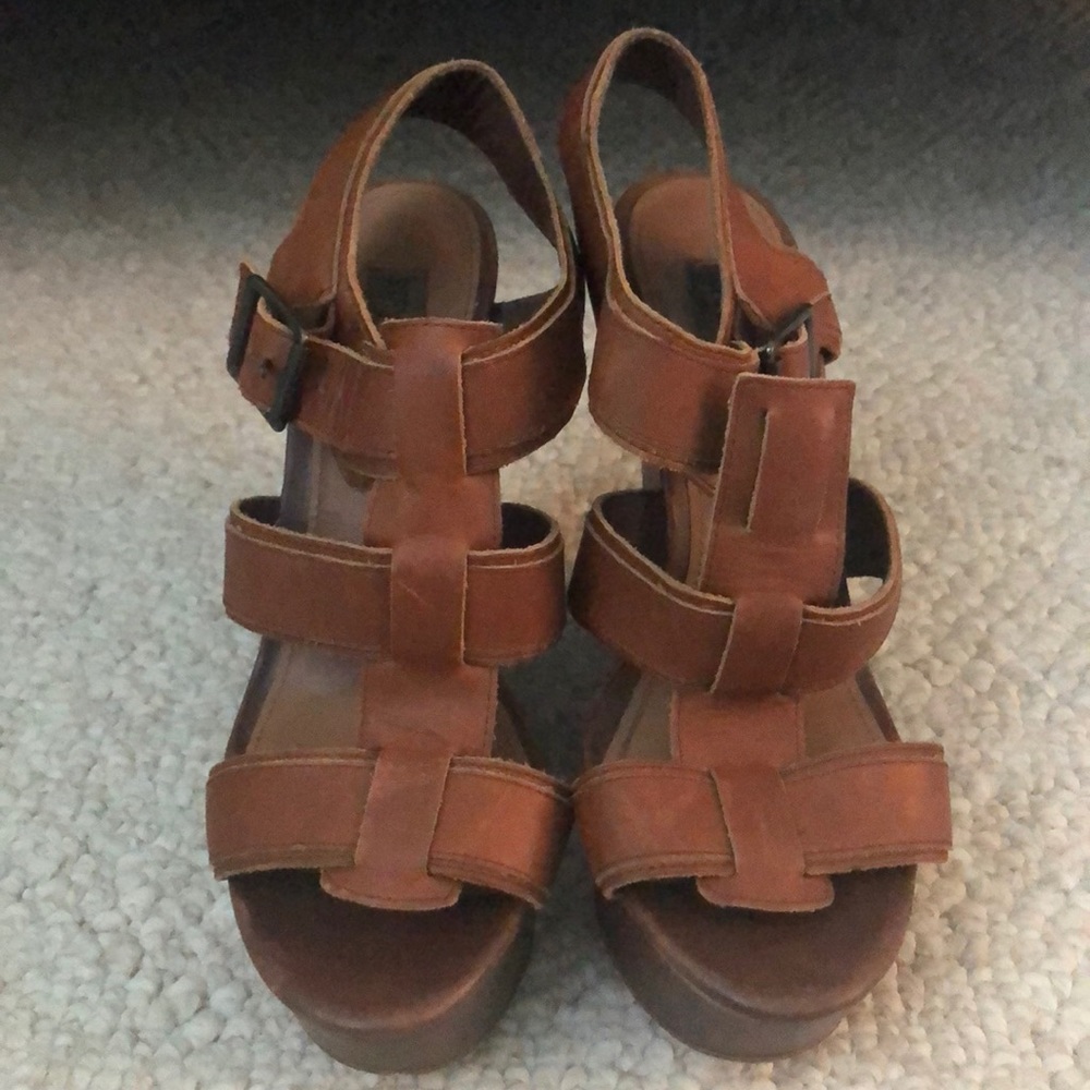 •Steve Madden Wedges•